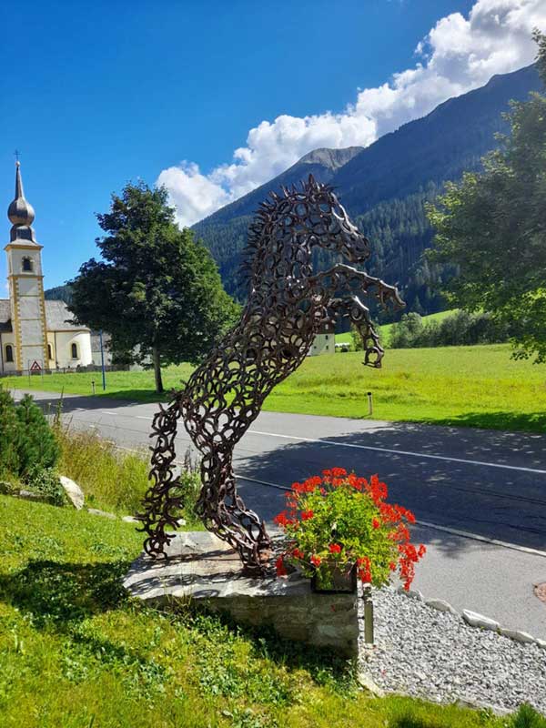 Stallführungen im LAndhotel Postgut - Treffpunkt ist das Hufeisenpferd